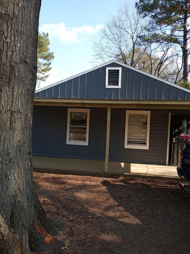 Photo - 210 Eisenhower St