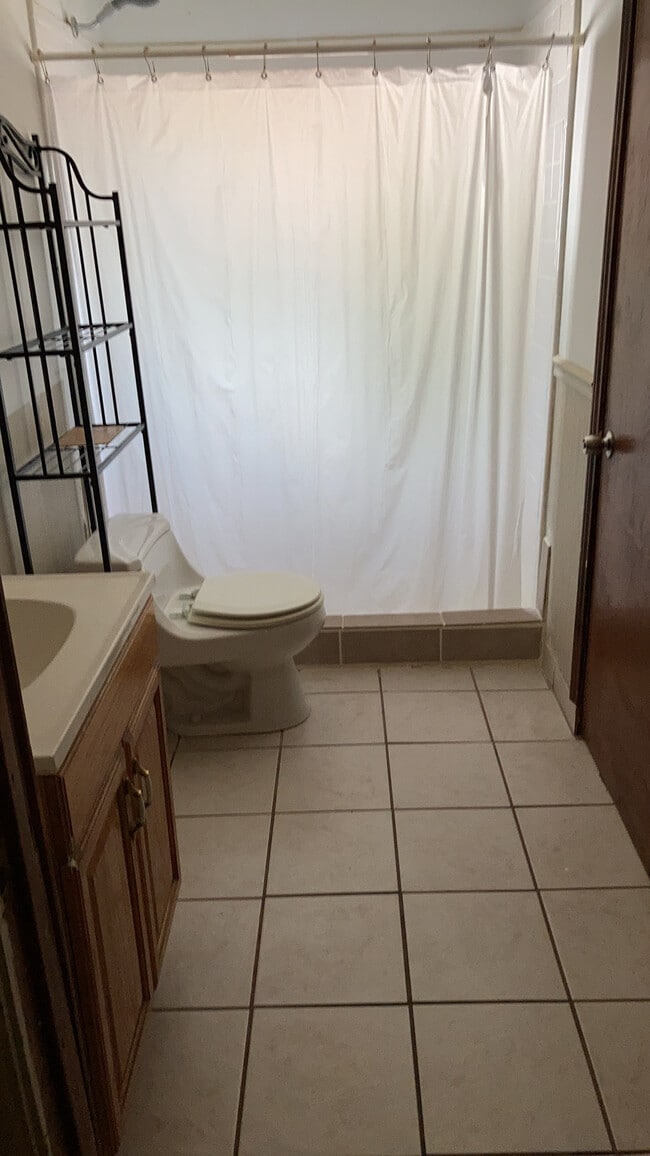 Bathroom - 401 S Doris Ave