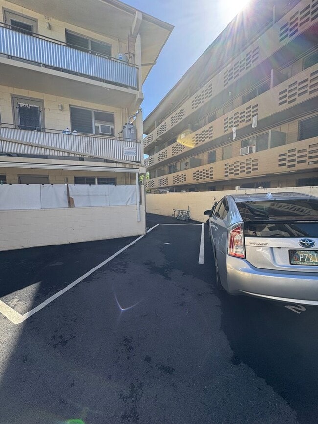 Photo - 2 Bed 1 Bath with 1 reserved parking in Moiliili