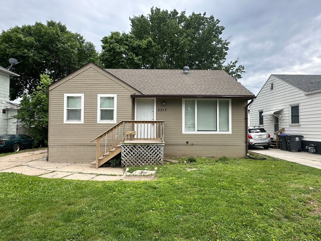 2-bedroom house available now - 2-bedroom house available now