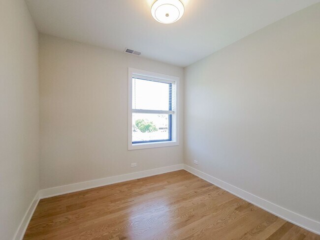 Photo - 4409 N Seeley Ave Unidad 2020-2B