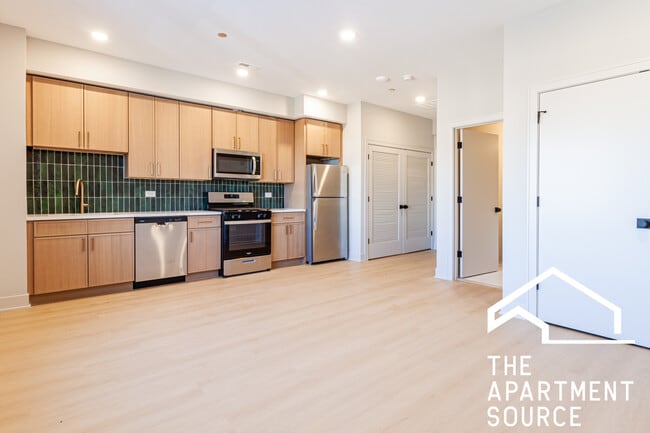 Building Photo - 4104 N Sheridan Rd Unit 405 Rental