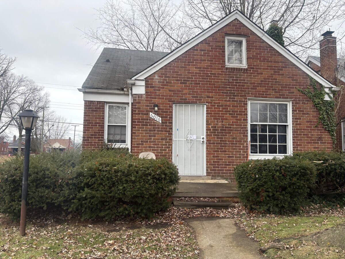 Photo - 6016 Farmbrook St