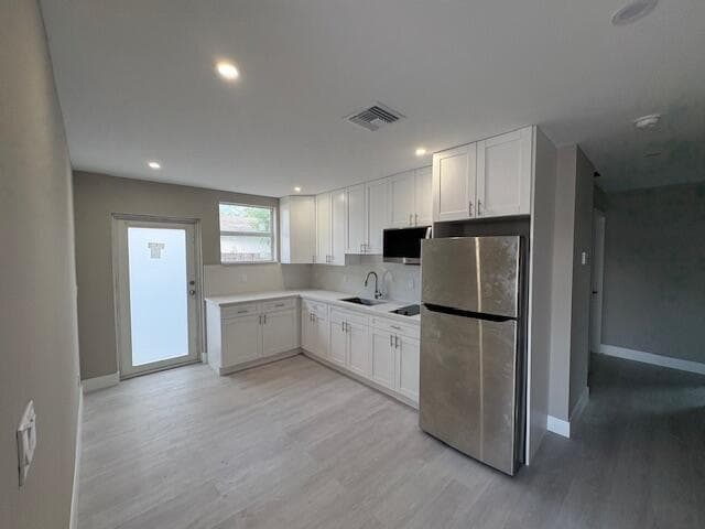 Building Photo - 5580 Honeysuckle Dr Unit 1st Floor Rental