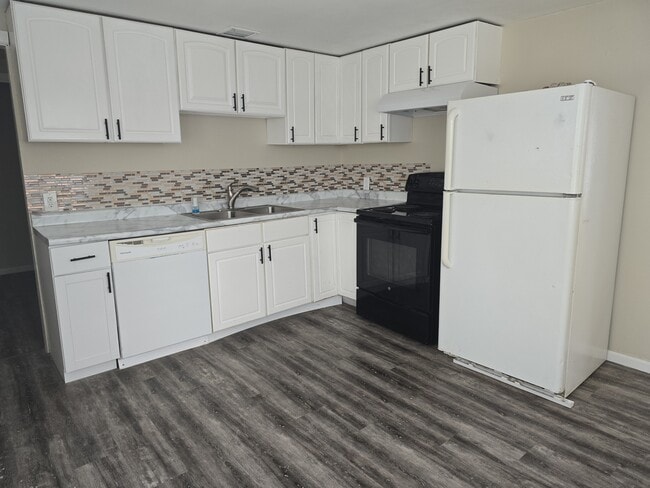 Photo - 1102 E Timber Dr