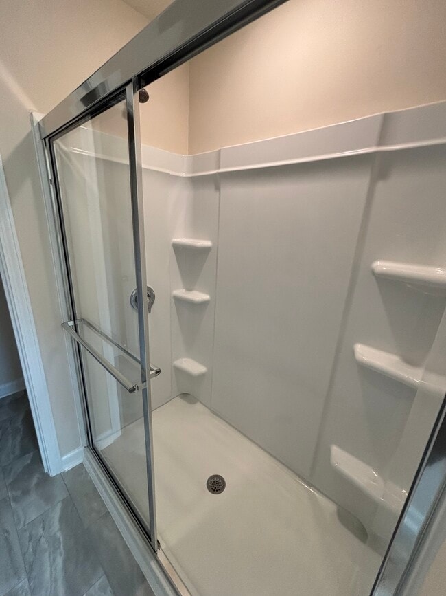 Photo - 837 Falls Grove Trl