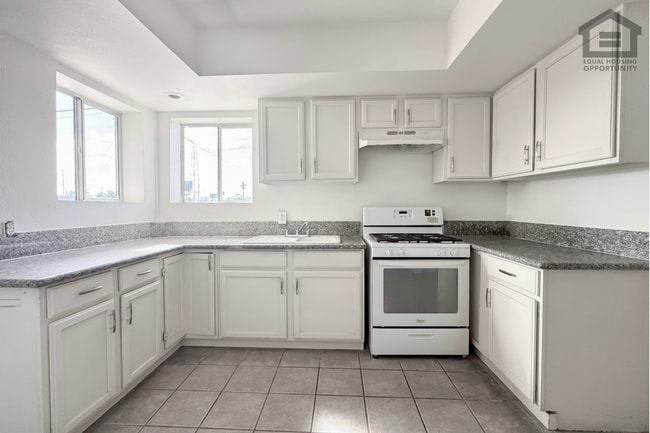 Building Photo - 2Bed/1Bath House at McDowell/32nd St! Move-In Ready on 08/06/2026! – NO HOA!