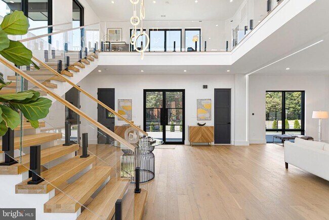 Photo - 1733 Chain Bridge Rd