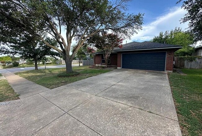 Building Photo - 1210 Highland Dr