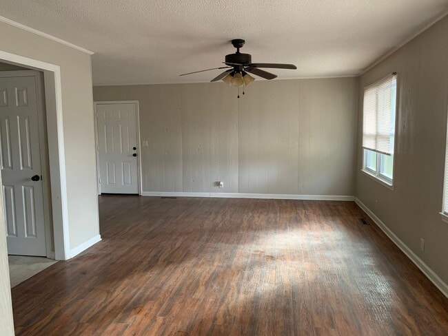 Photo - 3 Bedrrom 2 Bath Home Located in Lake Park, GA