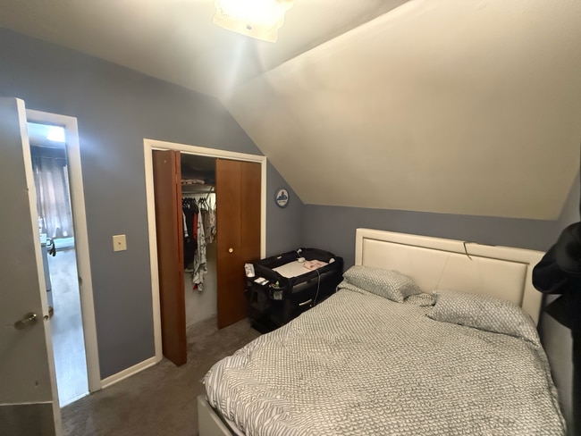 Photo - 415 E Broadway St Unit Upper