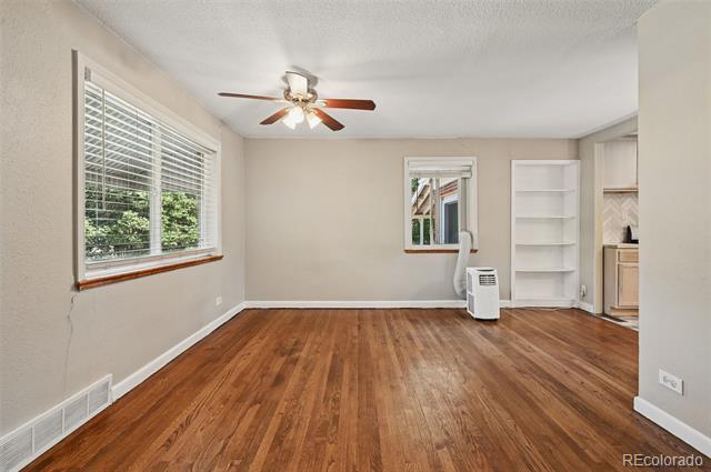 Photo - 1054 Leyden St