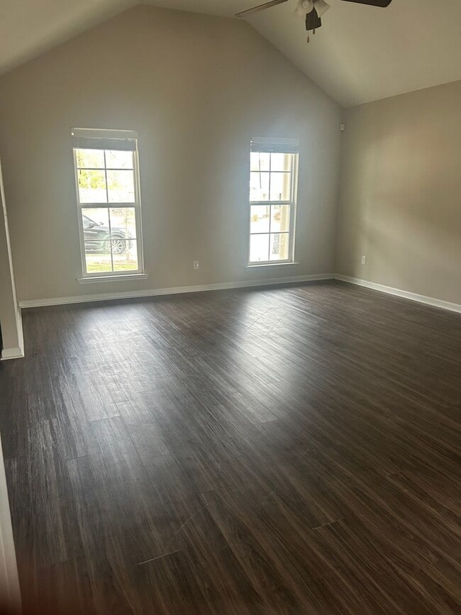 Photo - Gorgeous 3 bedroom 2 bathroom home