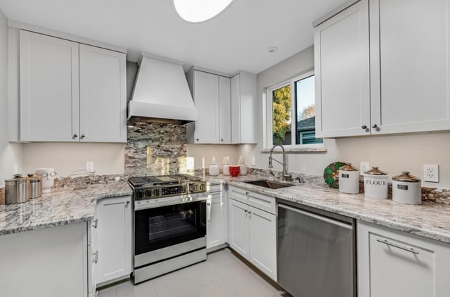 Photo - 330 Cuardo Ave