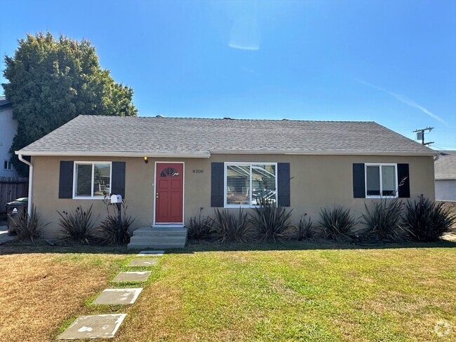 Building Photo - Westchester/Osage house, 4+2, large yards ...