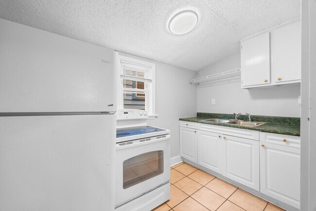 Photo - 112 E Anderson St Apartment Unit 112 E Henry St