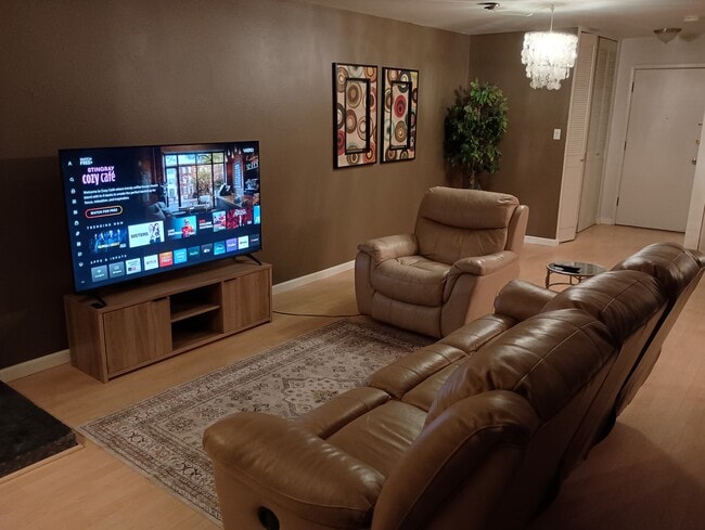 Building Photo - 700 N Washington St Unit 903