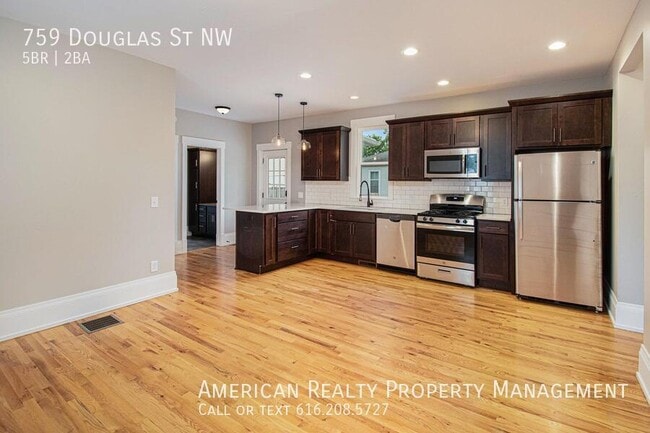 Photo - 759 Douglas St NW