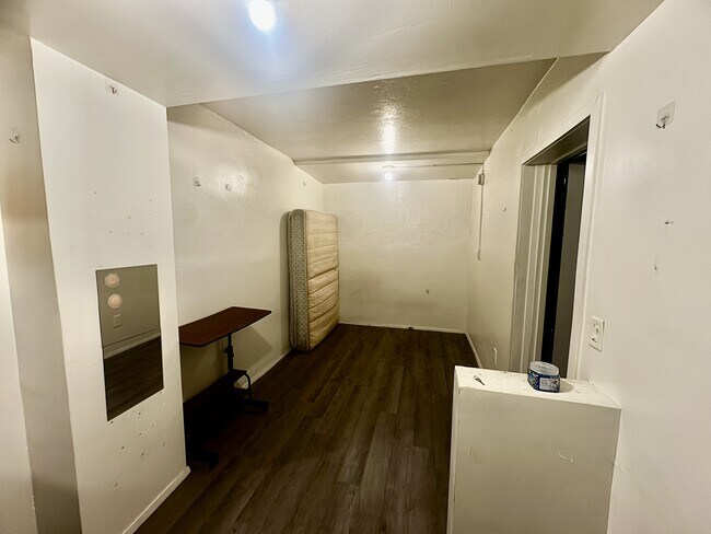 Photo - 547 Gayley Ave