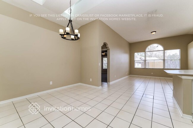 Photo - 5902 Azure Dr