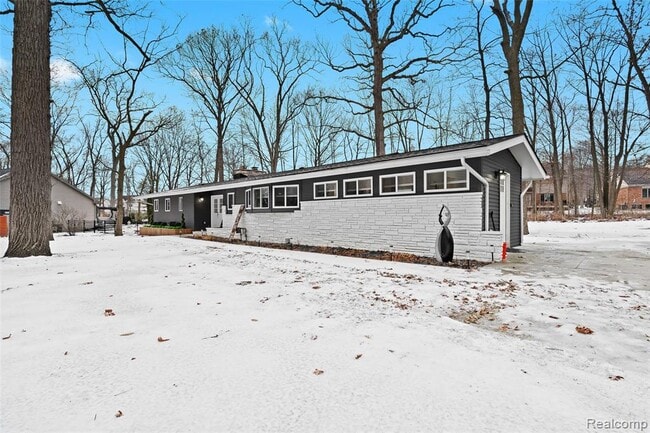 Photo - 2566 Harrington Rd