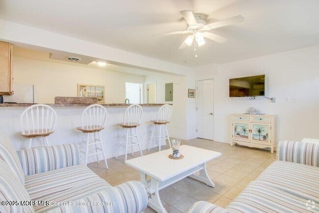 Building Photo - 1488 Ocean Ave Unit 8 Rental