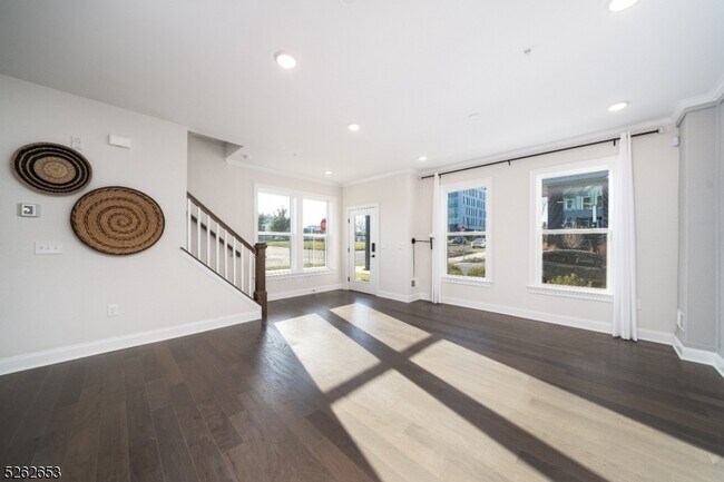 Photo - 8 Jessica Ln