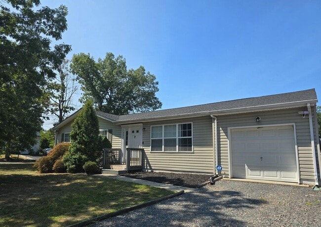 Building Photo - 701 Rugby St Rental