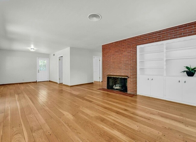 Photo - 8425 Pioneer Dr