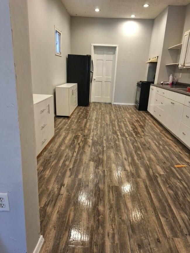 Photo - 5 Bedroom home available now in York!