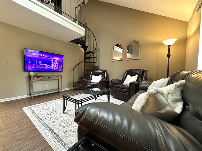 Building Photo - 2738 Brownsboro Rd Unit 14 Rental