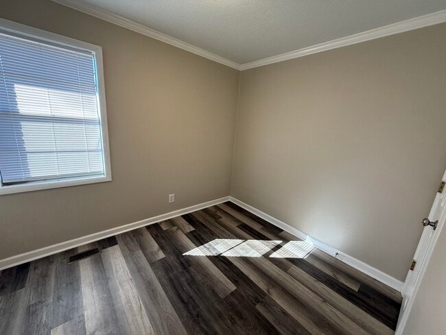 Photo - 104 Oaks Dr