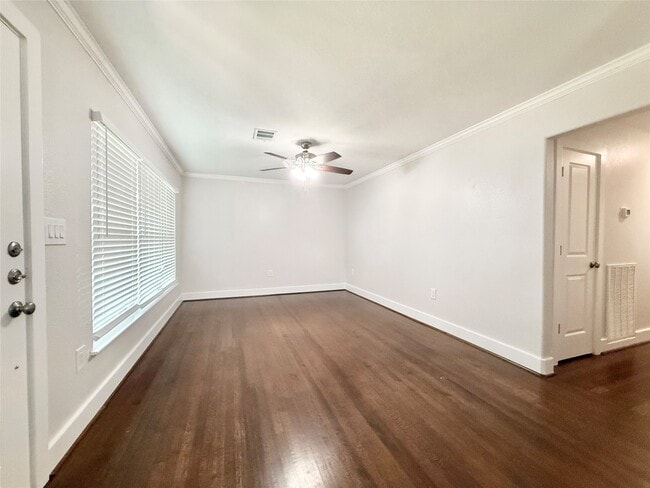 Photo - 306 Wisteria St