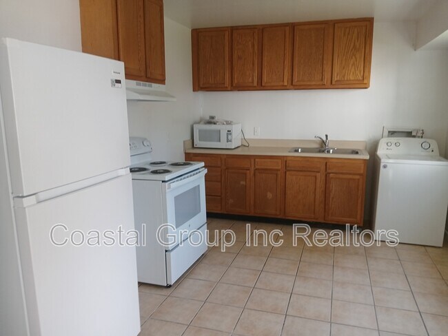 861 W 48th St