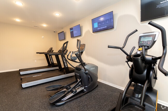 Fitness Center - Hyde Glen