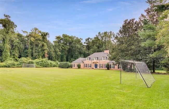 Photo - 6043 Giles Rd