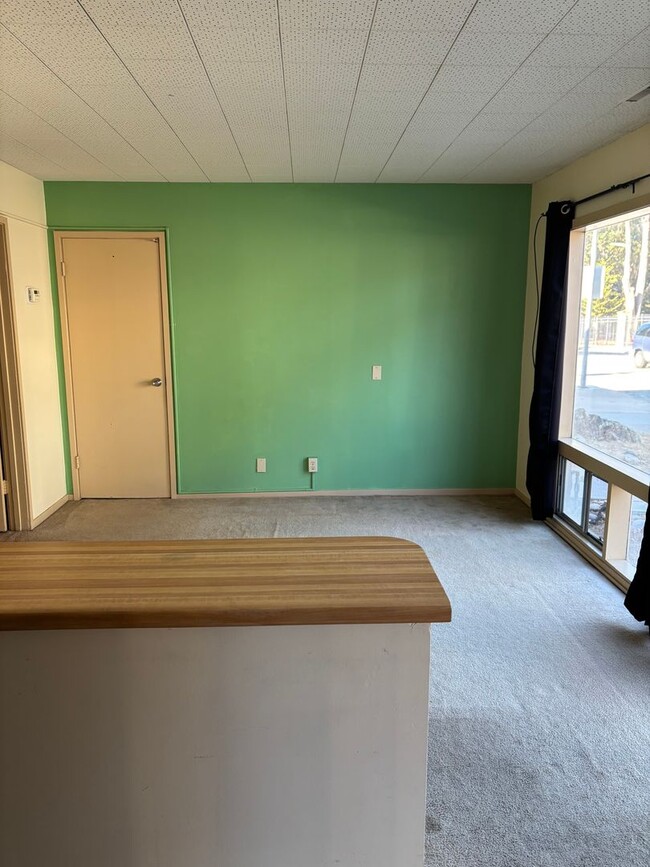 Building Photo - 1 Bedroom Apartment Across from NPS!