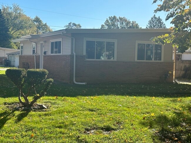 Photo - 14451 Sangamon St