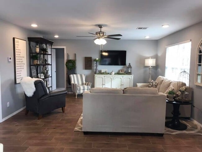 601 W Eppler Rd