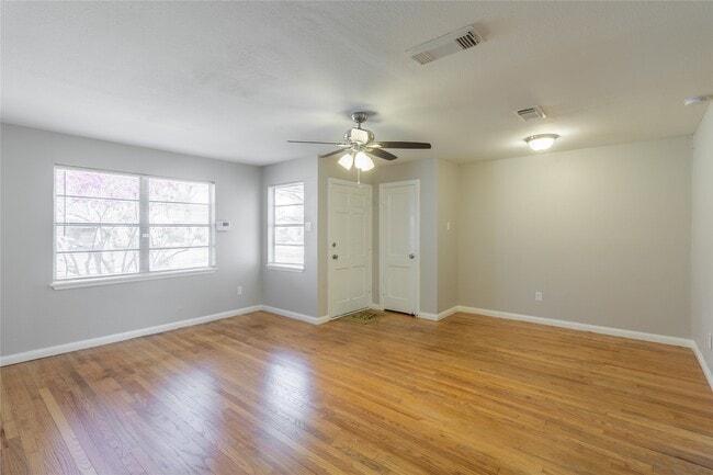 Photo - 313 Evans St