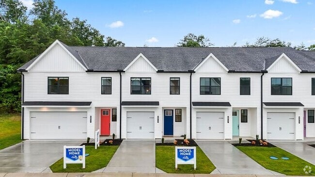 Building Photo - NEWLY RENOVATED with Washer and Dryer Incl... Rental