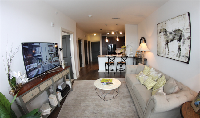 Photo - Artisan on 18th