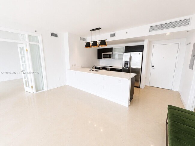 Photo - 90 SW 3rd St Unidad 3106