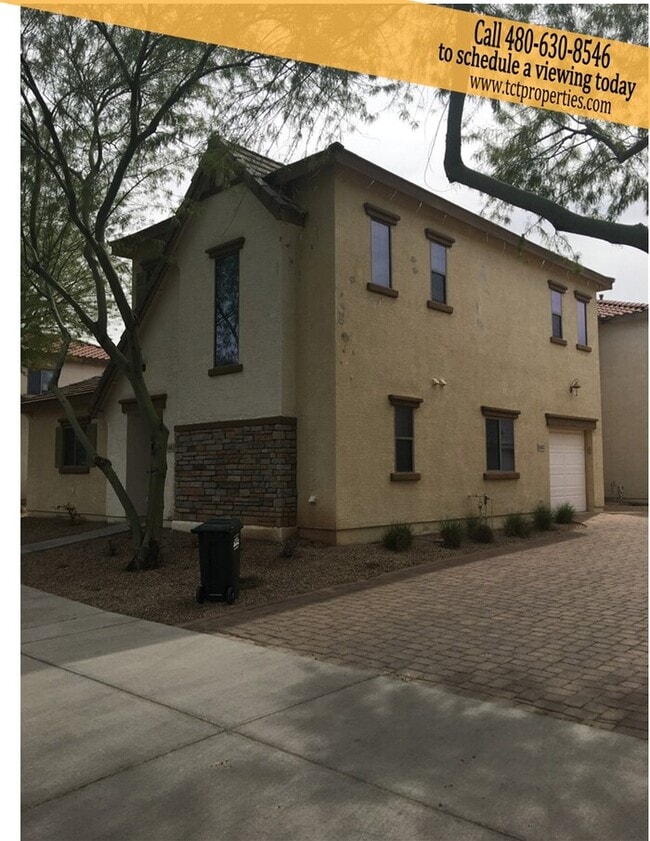 Building Photo - Upgraded Beautiful 3 bedroom 2.5 bath townhouse in The Cottages