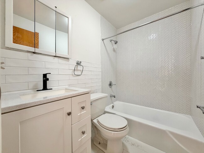 Photo - 1993 3rd Ave Unidad 3