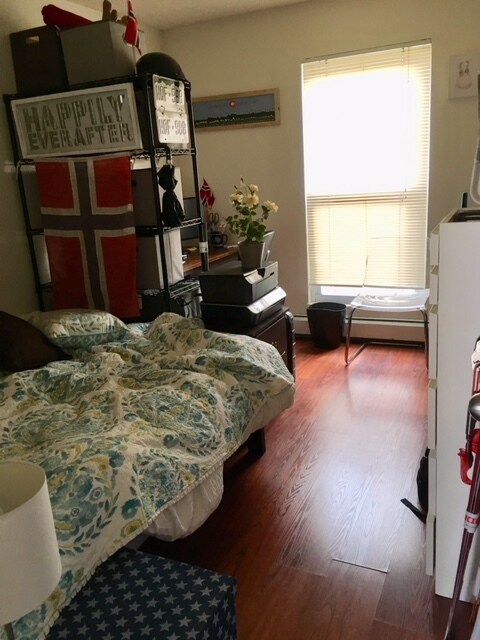 lower level bedroom - 2105 Goss Cir W Unit Apt #3