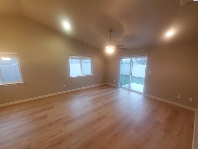 Photo - Kennewick Rambler with 3 Car Garage