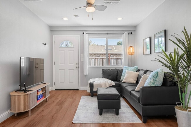 Photo - 2326 Cherry Ave Unidad ID1310560P