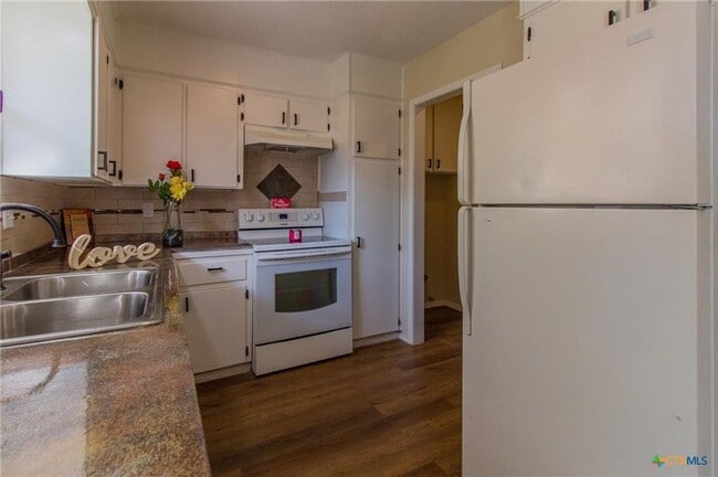 Photo - 4-bedroom house! Large back yard!