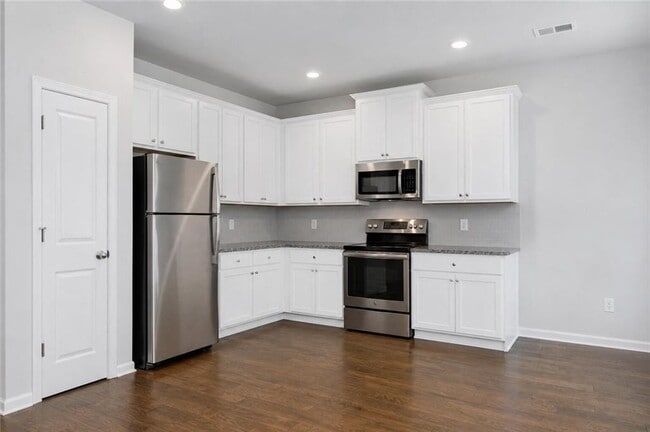 Photo - 3370 Highbury Way